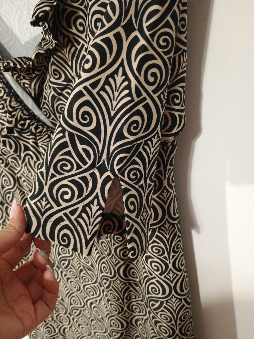 Southwind Apparel Black Tan Geometric Ruffle Neck Mini Dress w/ pockets - Picture 8 of 10